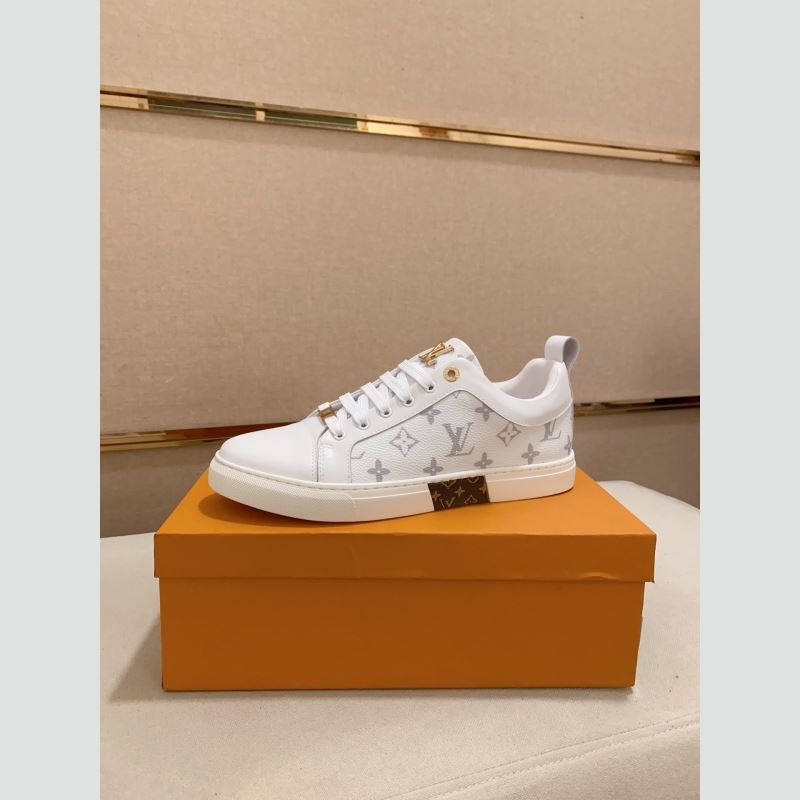 l**is V*t*n sneakers